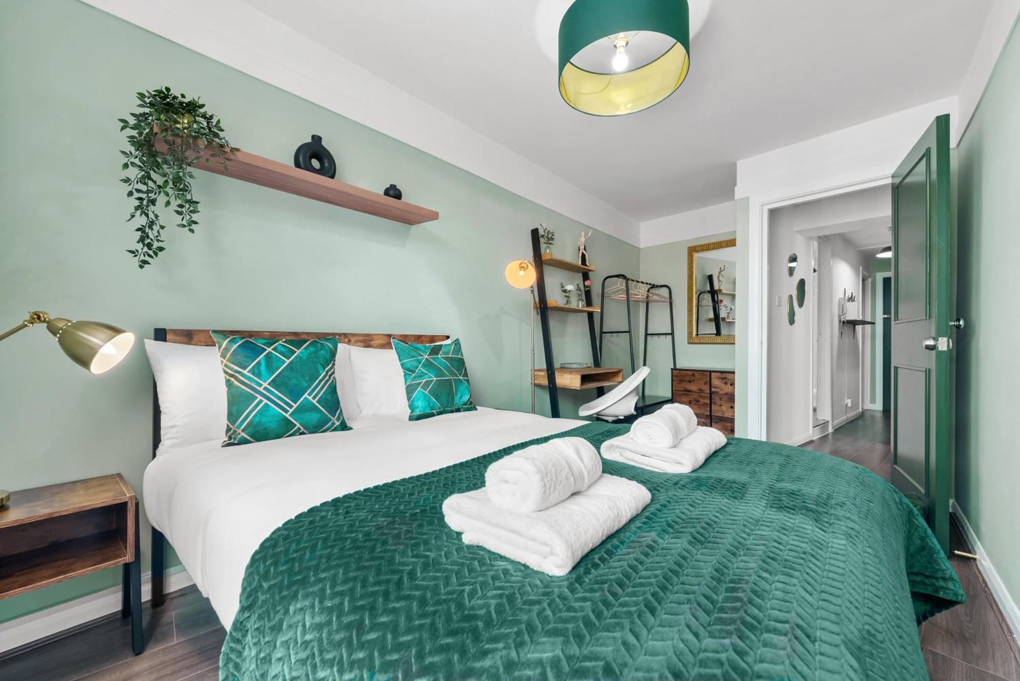 Chic 2 Bedroom Apartment Near Liverpool Street By Gold Stays London Exterior photo
